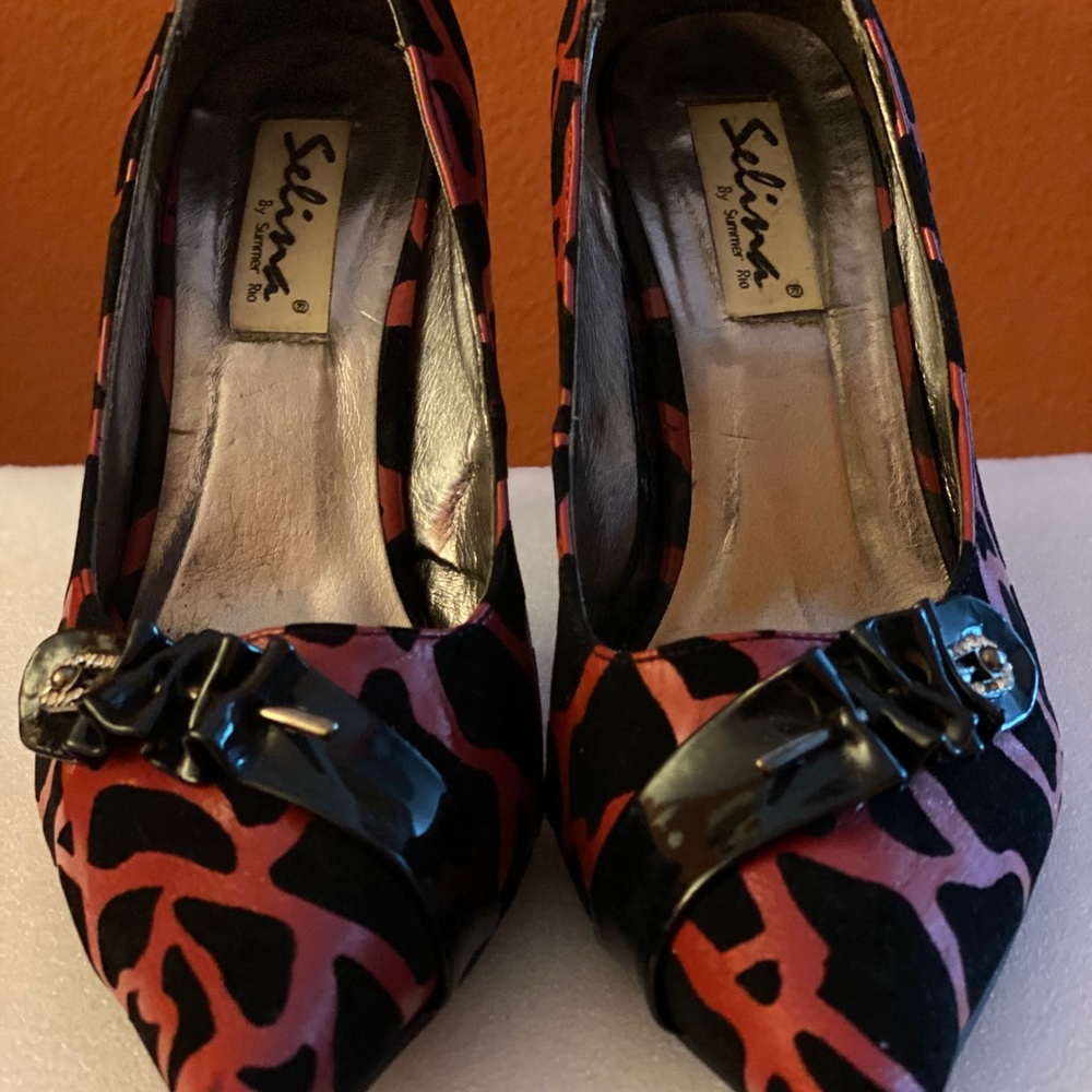 Pointed  Black/Red Stilettos